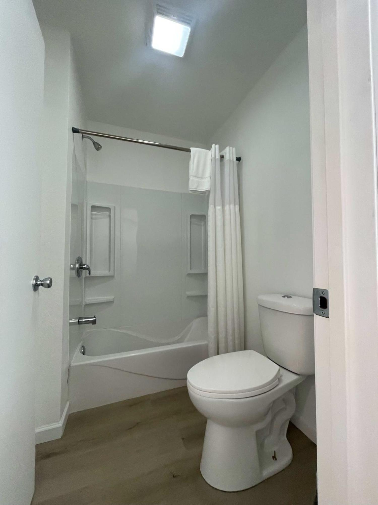 Single King Room Lake City Exterior foto